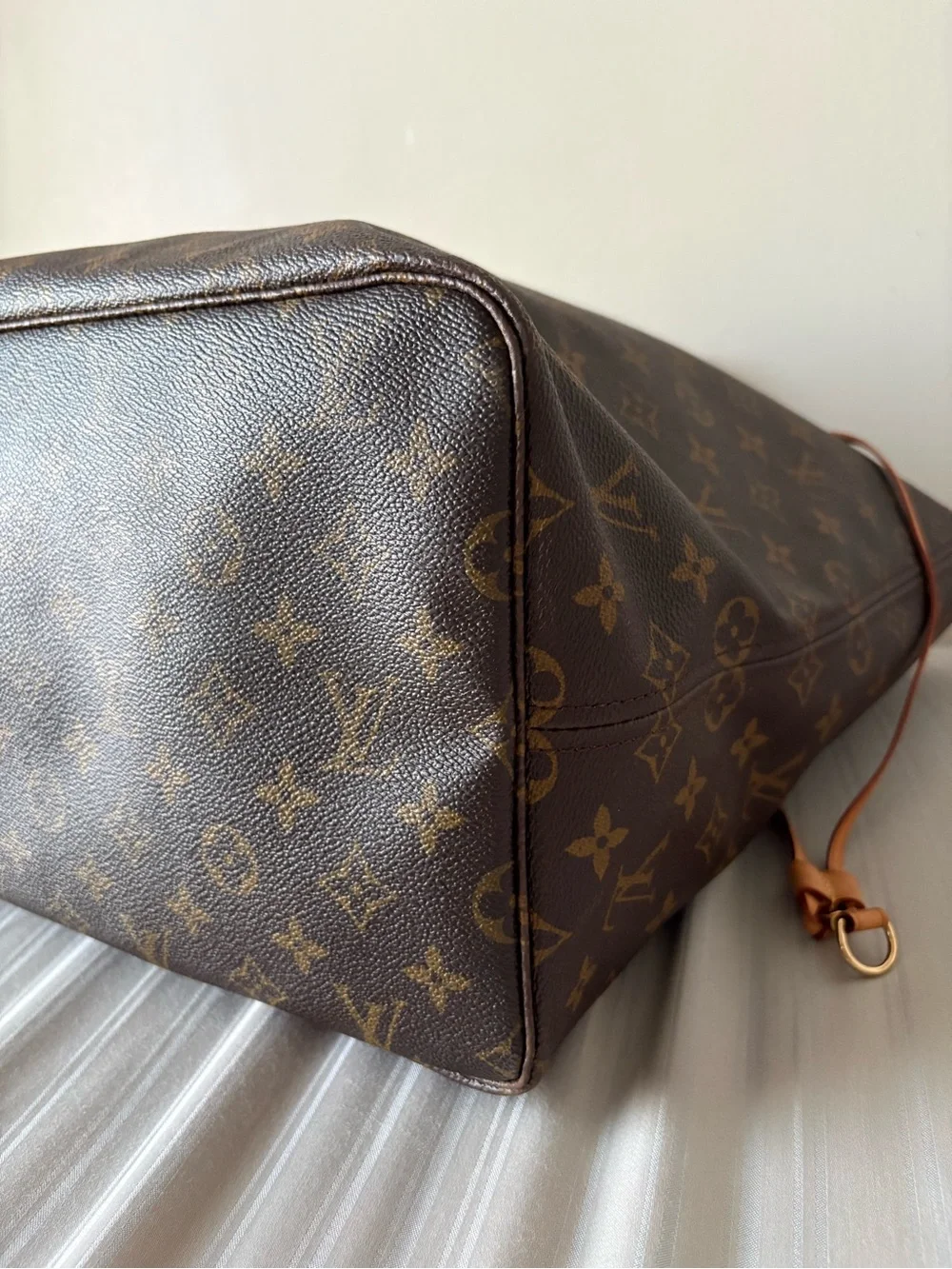 GM Louis Vuitton Monogram Canvas Tote with Vachetta Trim
